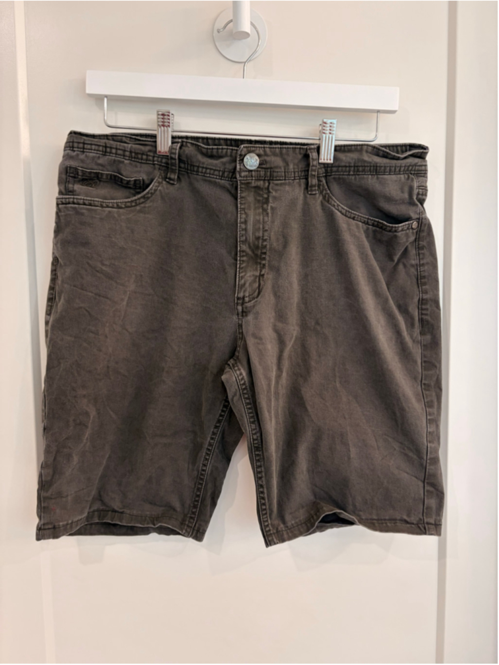 English Laundry Charcoal Grey Cotton Blend Shorts - Size 34 - EUC